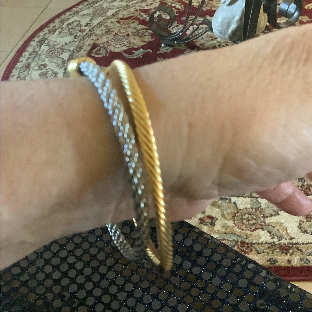 Set Of 2 Bracelets For Pain Management They Have Copper Built In.